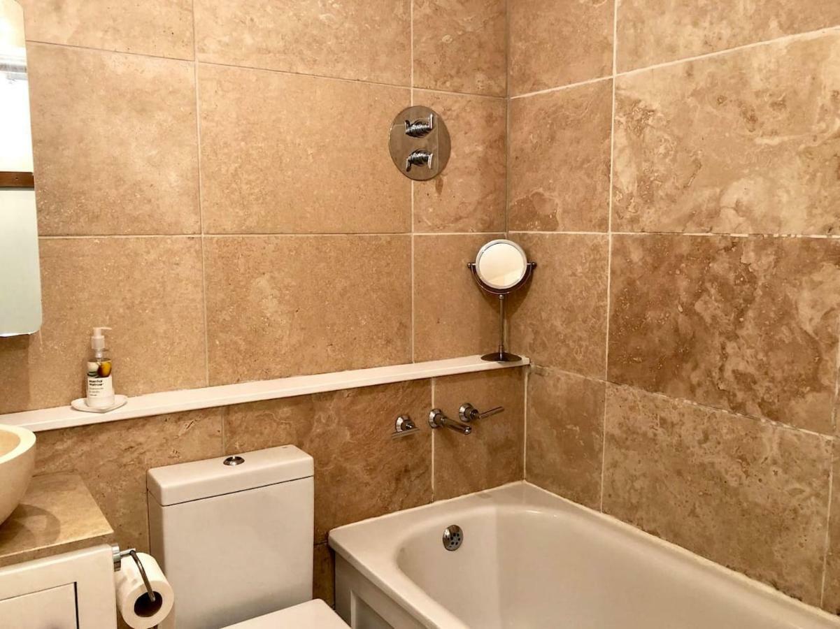 Lauras Townhouse Apartments Garrard'S Retreat Μπαθ Εξωτερικό φωτογραφία