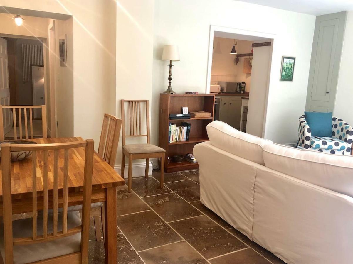 Lauras Townhouse Apartments Garrard'S Retreat Μπαθ Εξωτερικό φωτογραφία