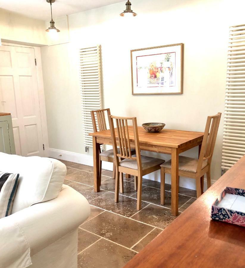 Lauras Townhouse Apartments Garrard'S Retreat Μπαθ Εξωτερικό φωτογραφία
